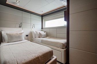 M/Y 12 82 