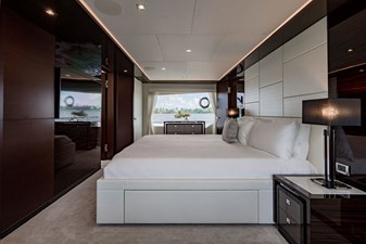M/Y 12 101 