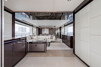 M/Y 12 105 
