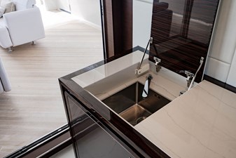 M/Y 12 107 