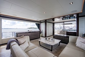 M/Y 12 114 