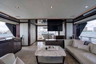 M/Y 12 116 