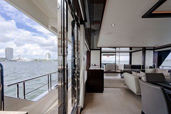 M/Y 12 121 