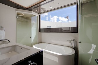 M/Y 12 128 