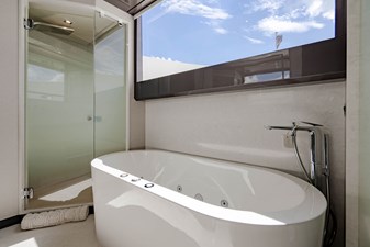M/Y 12 131 