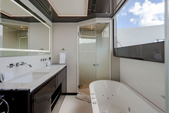 M/Y 12 136 