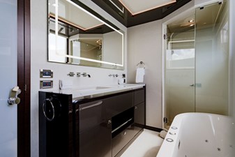 M/Y 12 137 