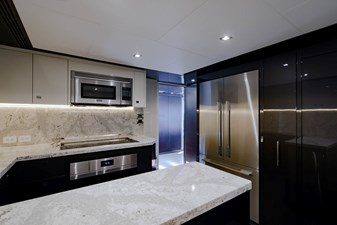 M/Y 12 142 