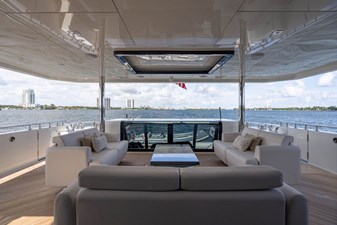 M/Y 12 151 