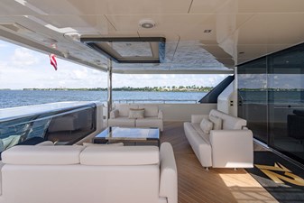 M/Y 12 153 