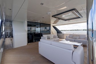 M/Y 12 156 