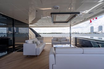 M/Y 12 157 