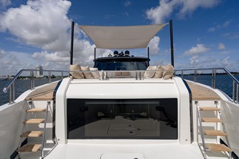 M/Y 12 165 