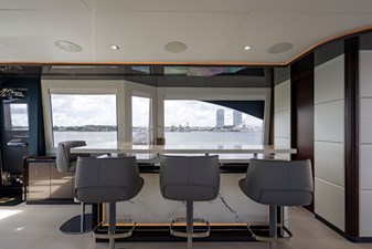 M/Y 12 183 