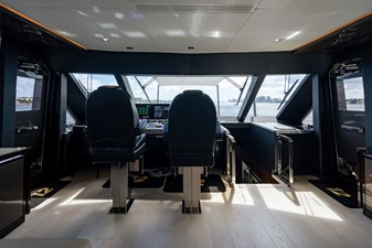 M/Y 12 186 