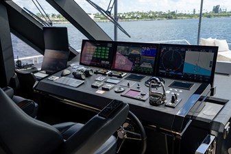 M/Y 12 189 