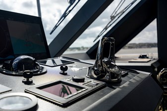 M/Y 12 194 