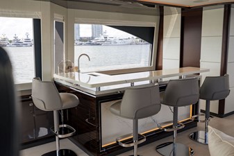 M/Y 12 195 