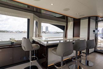 M/Y 12 196 