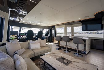 M/Y 12 198 