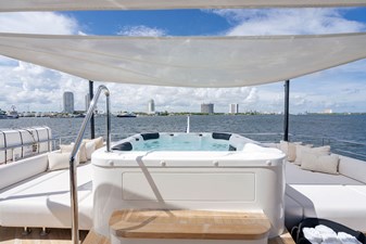 M/Y 12 201 