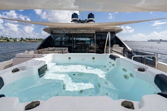 M/Y 12 202 