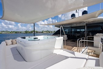 M/Y 12 203 