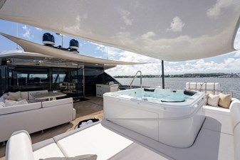 M/Y 12 204 