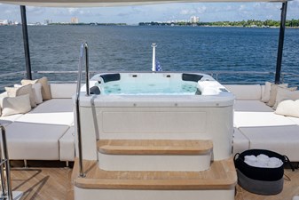 M/Y 12 205 