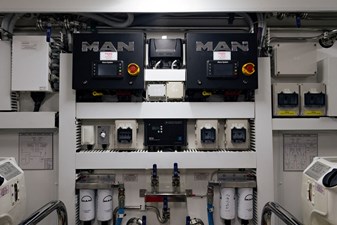M/Y 12 208 
