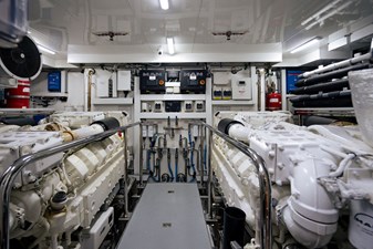 M/Y 12 210 