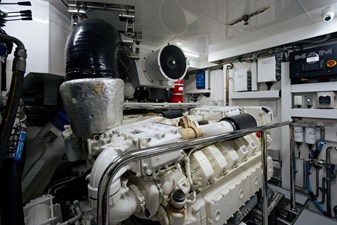 M/Y 12 211 