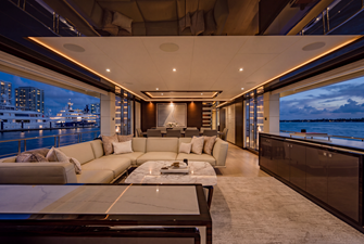 M/Y 12 215 