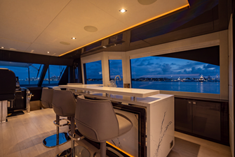 M/Y 12 225 