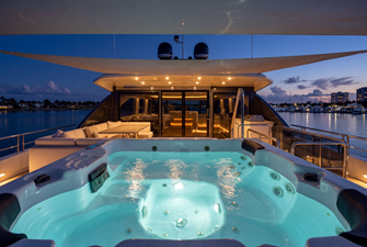M/Y 12 227 
