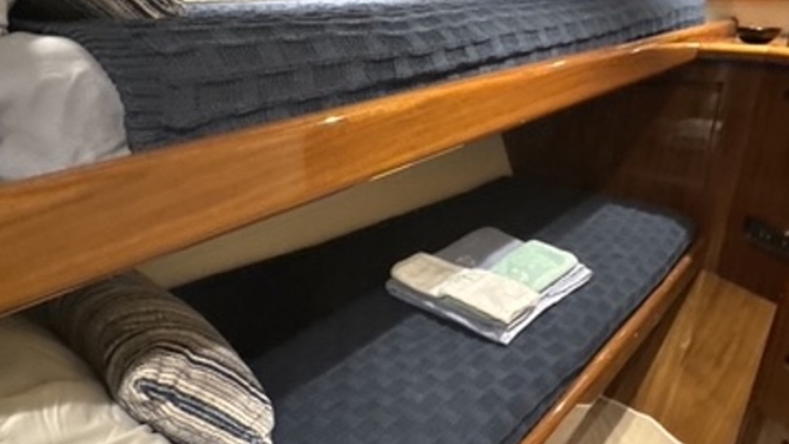 2021 Viking 48 Convertible 'High Impact' VIP Forward Stateroom