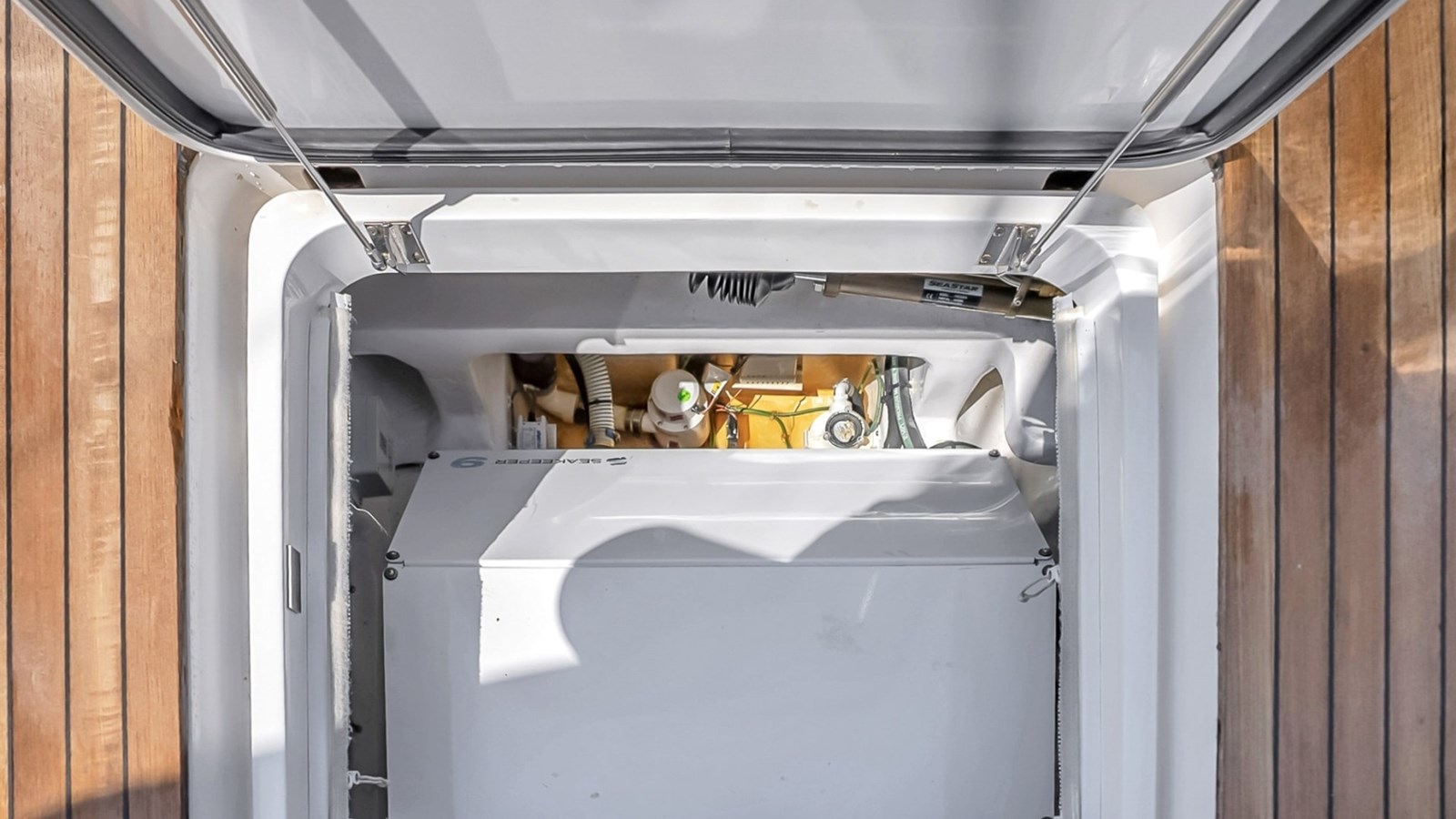 2021 Viking 48 Convertible 'High Impact'