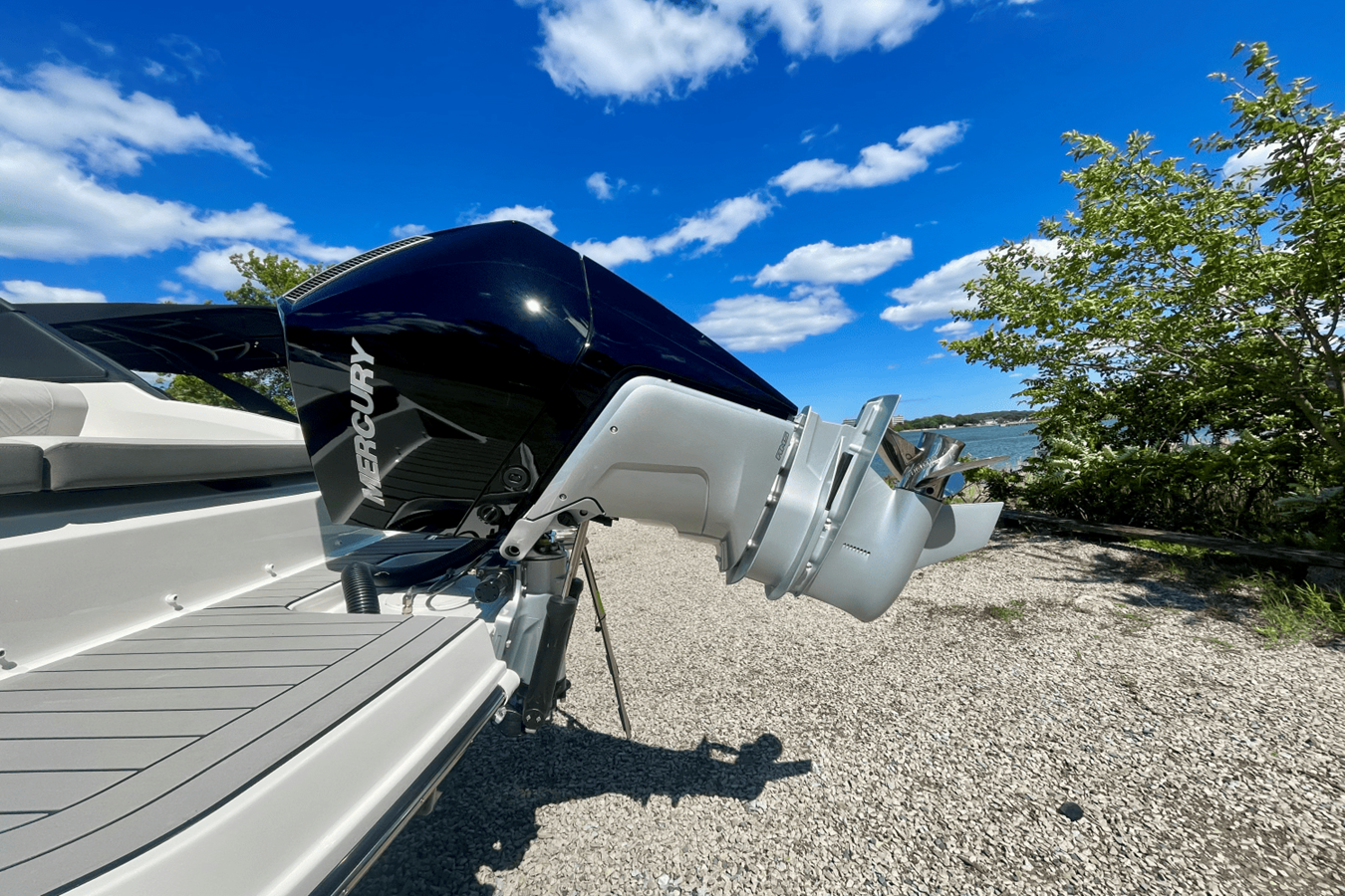 2026 Sea Ray SDX 250 Outboard 2