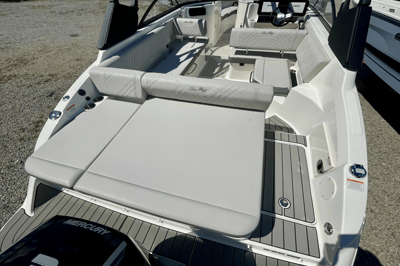 2026 Sea Ray SDX 250 Outboard 4