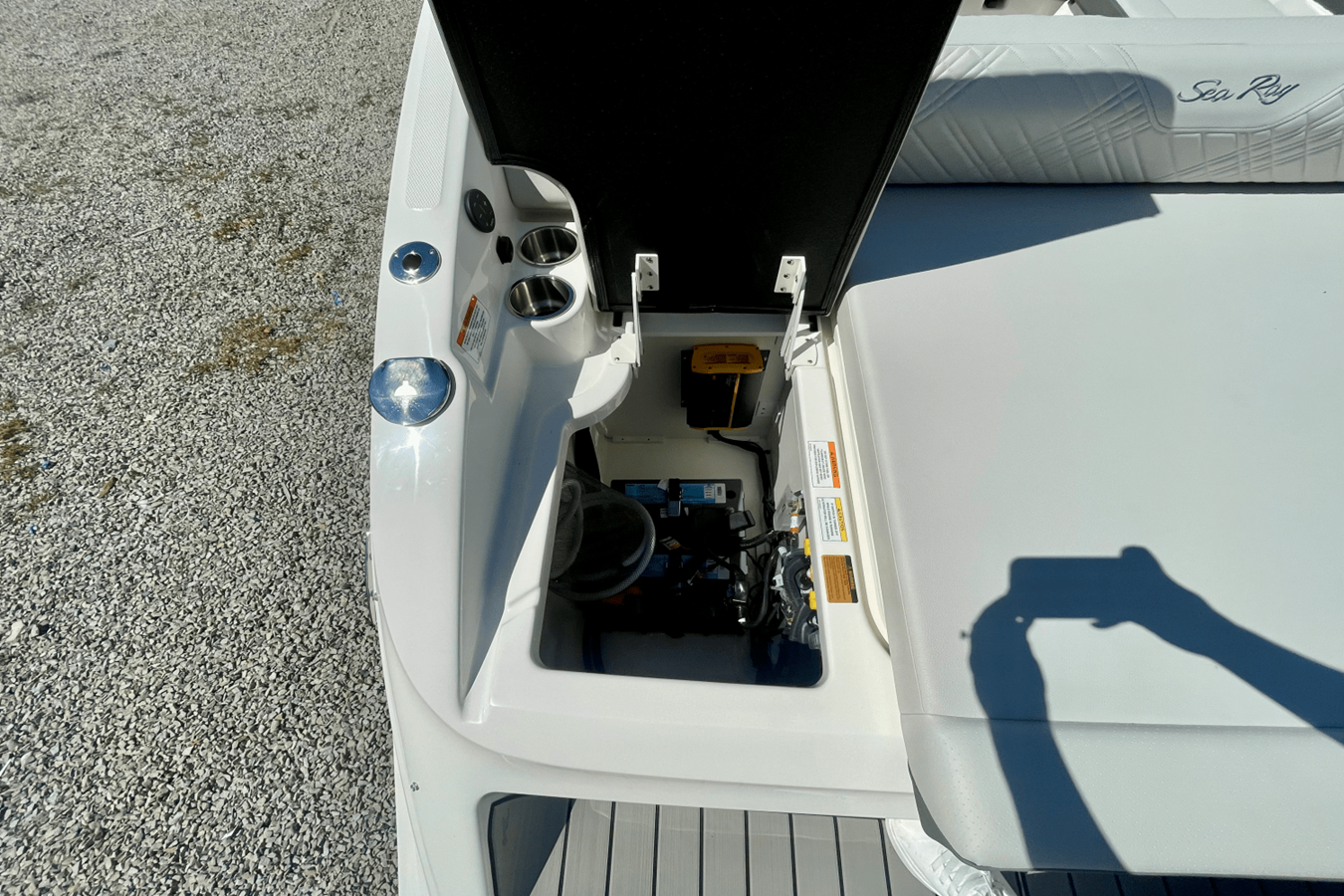 2026 Sea Ray SDX 250 Outboard 5