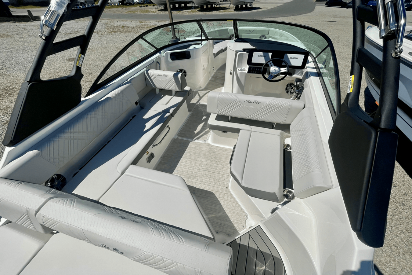 2026 Sea Ray SDX 250 Outboard 6
