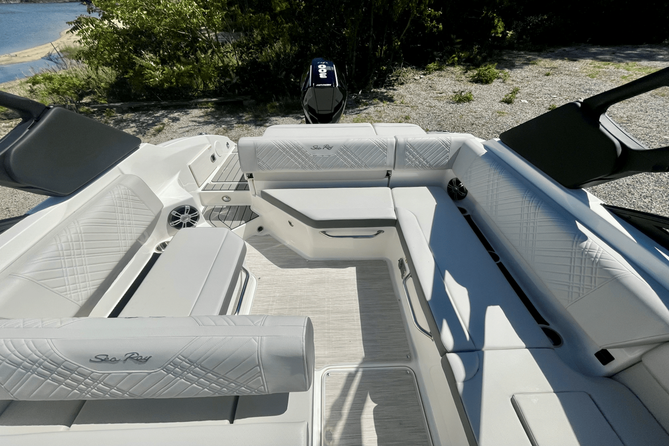 2026 Sea Ray SDX 250 Outboard 8