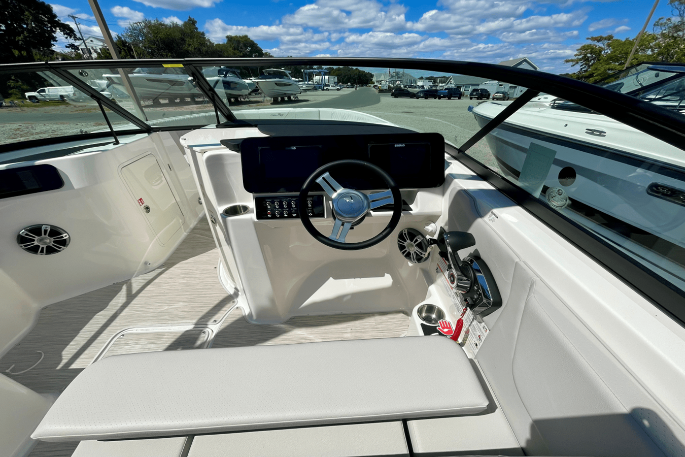 2026 Sea Ray SDX 250 Outboard 10