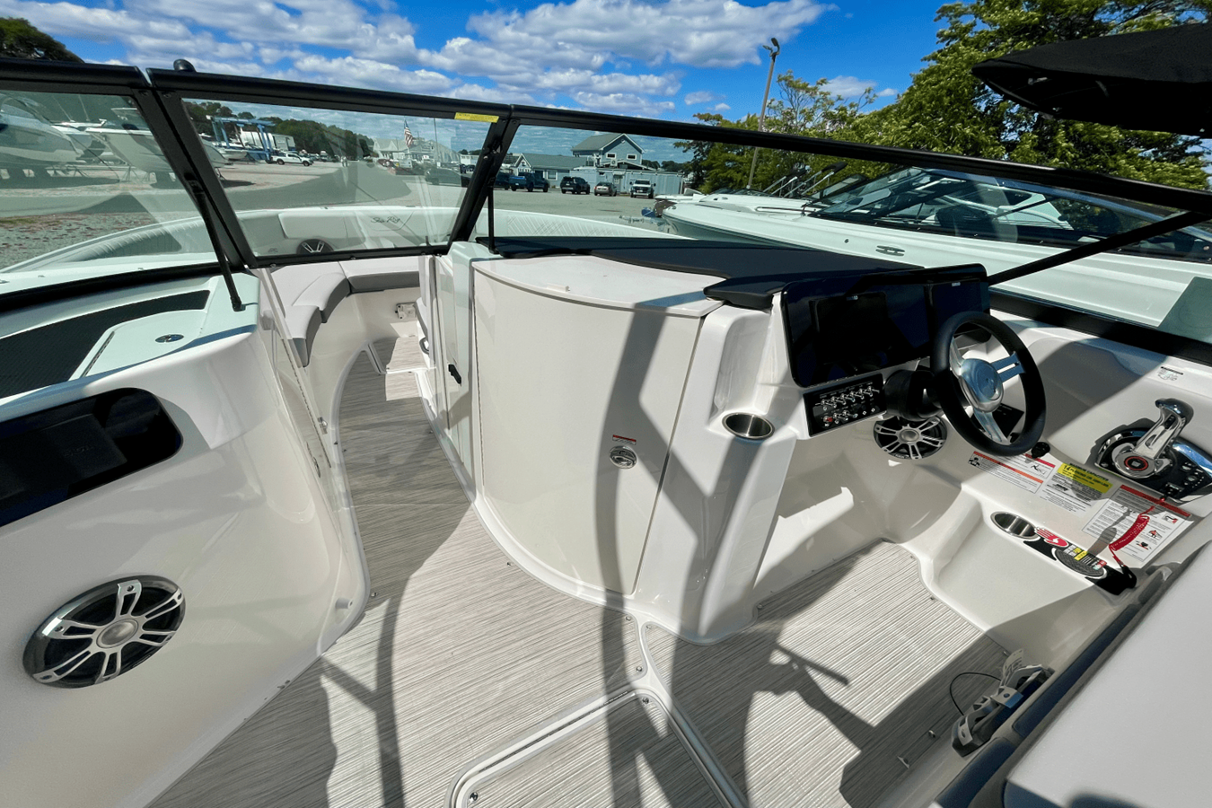2026 Sea Ray SDX 250 Outboard 12