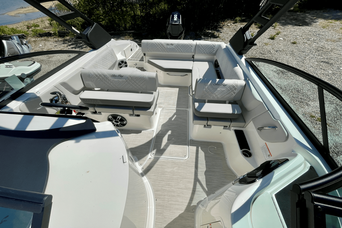 2026 Sea Ray SDX 250 Outboard 14