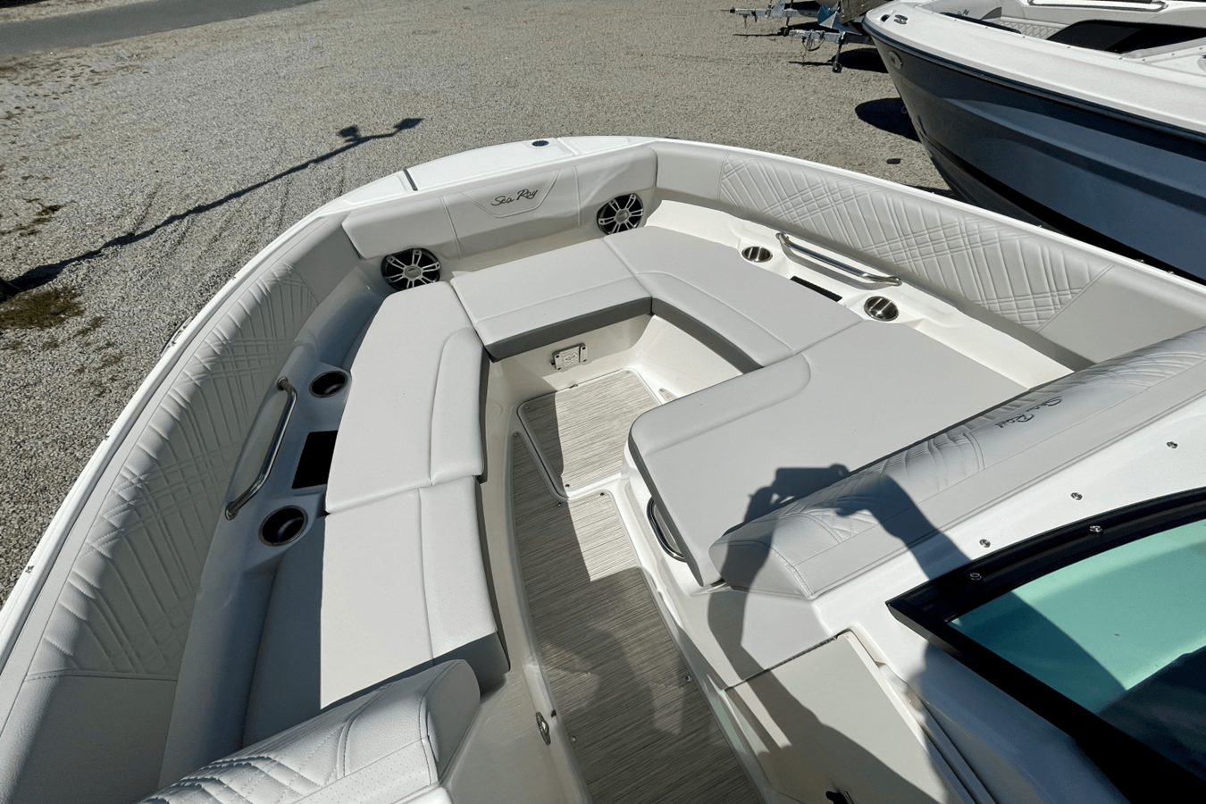 2026 Sea Ray SDX 250 Outboard 15