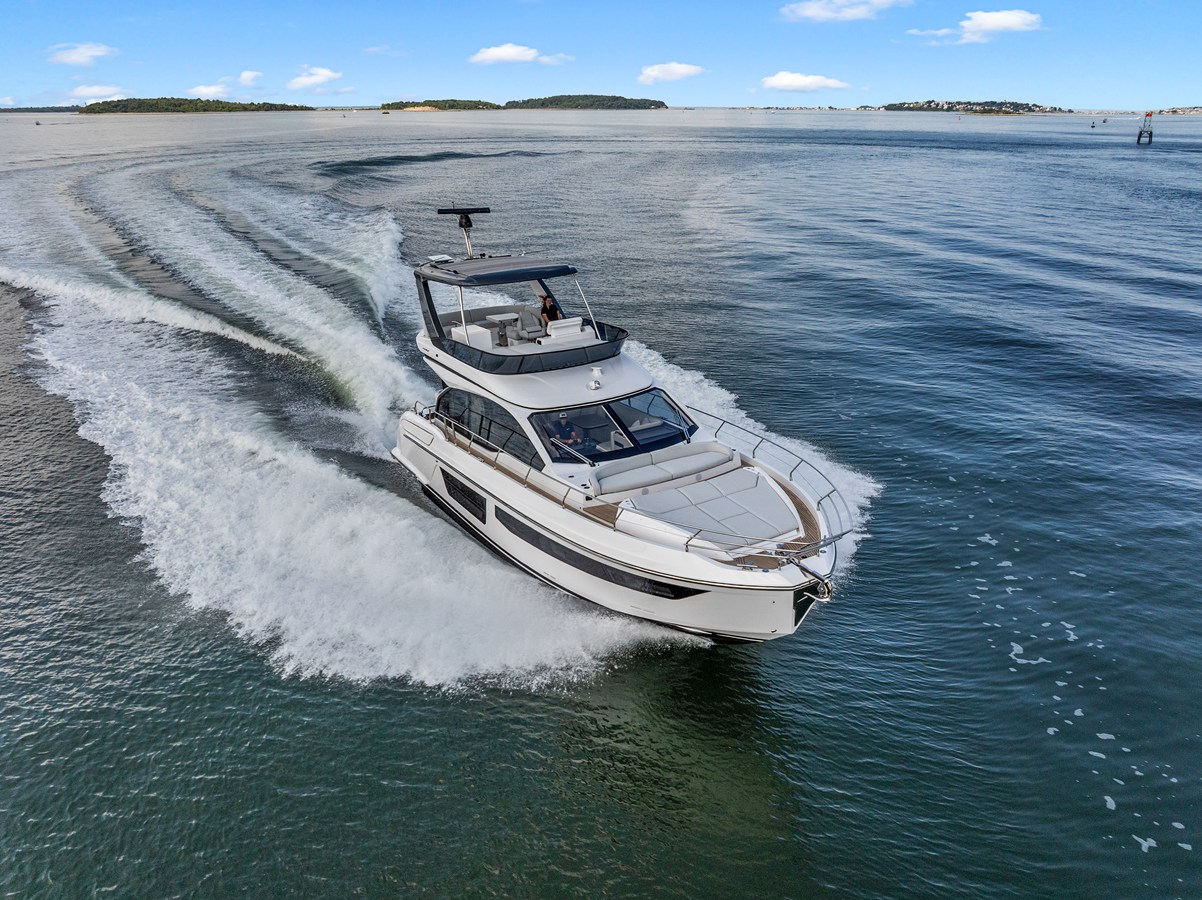 2027 Azimut Fly 53 3