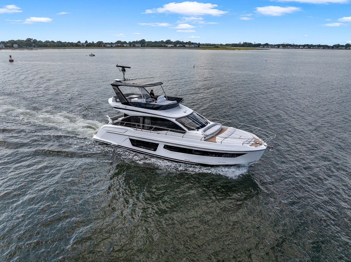 2027 Azimut Fly 53 4