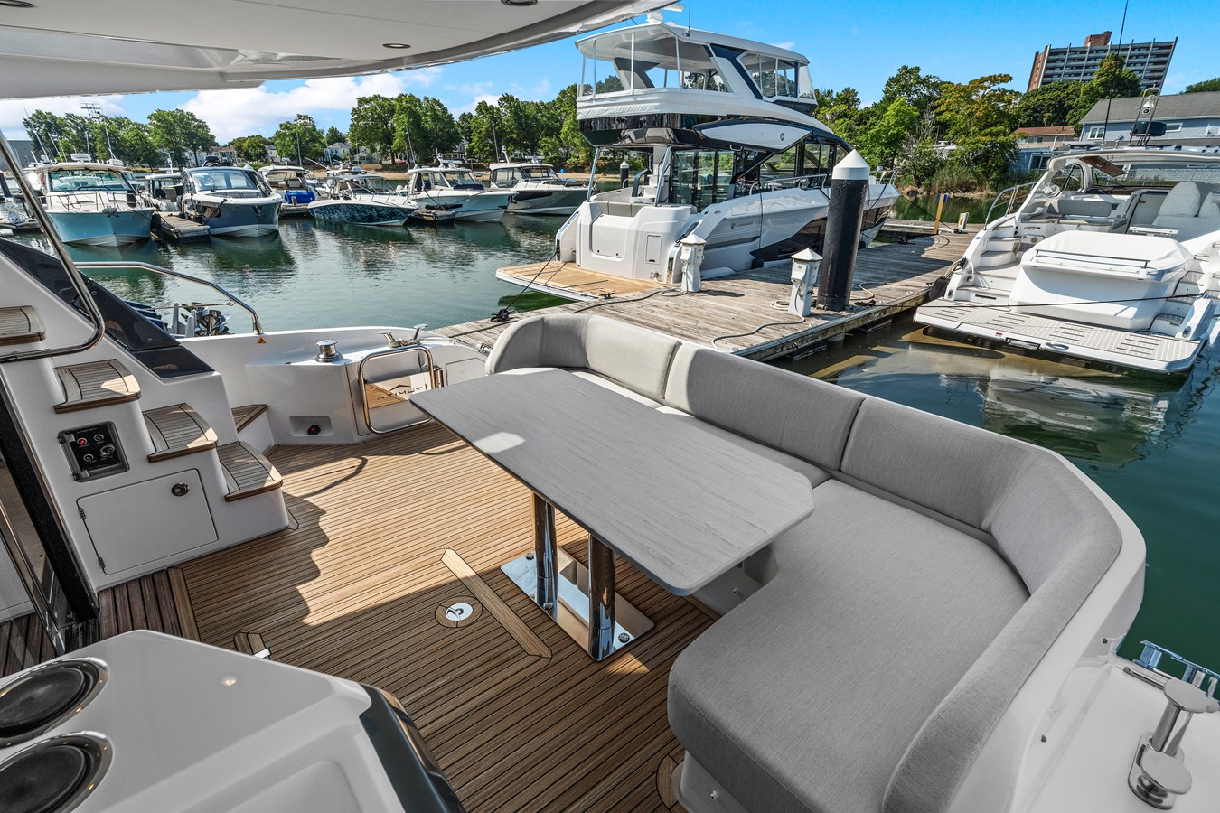 2027 Azimut Fly 53 11