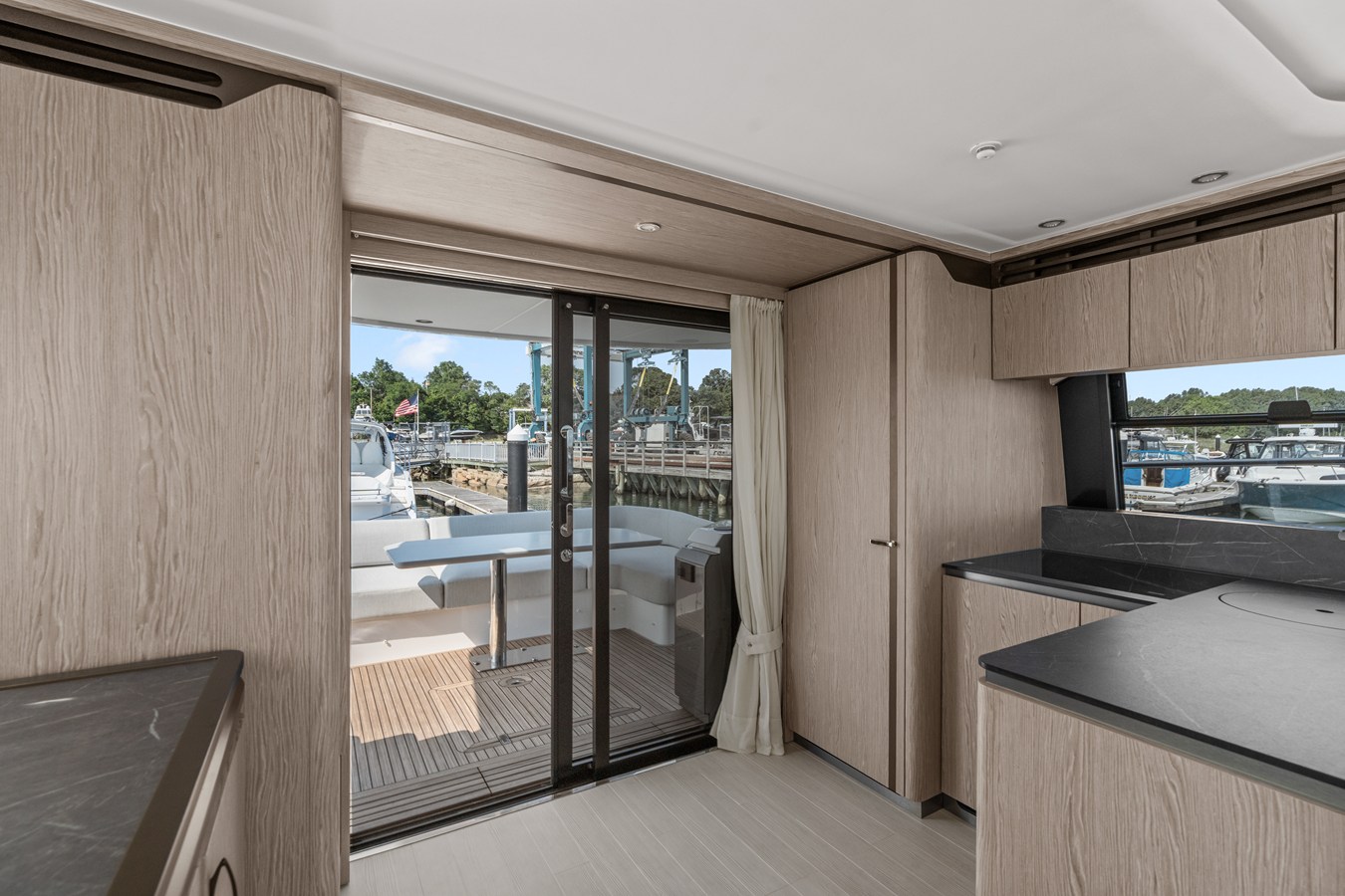 2027 Azimut Fly 53 29